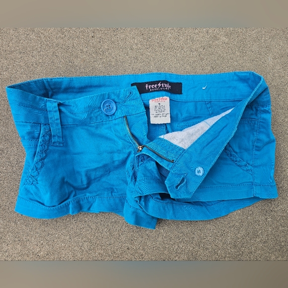 Free Style Revolution mini shorts - Picture 4 of 4